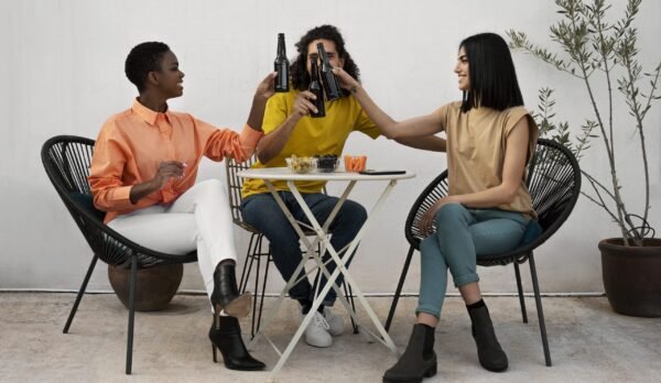 full-shot-happy-friends-chilling-with-drinks